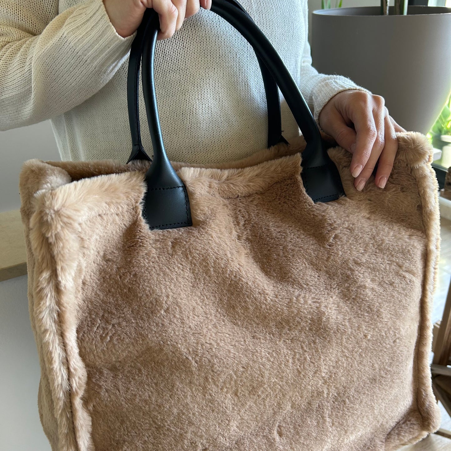 Bolso tote de pelo beige personalizado
