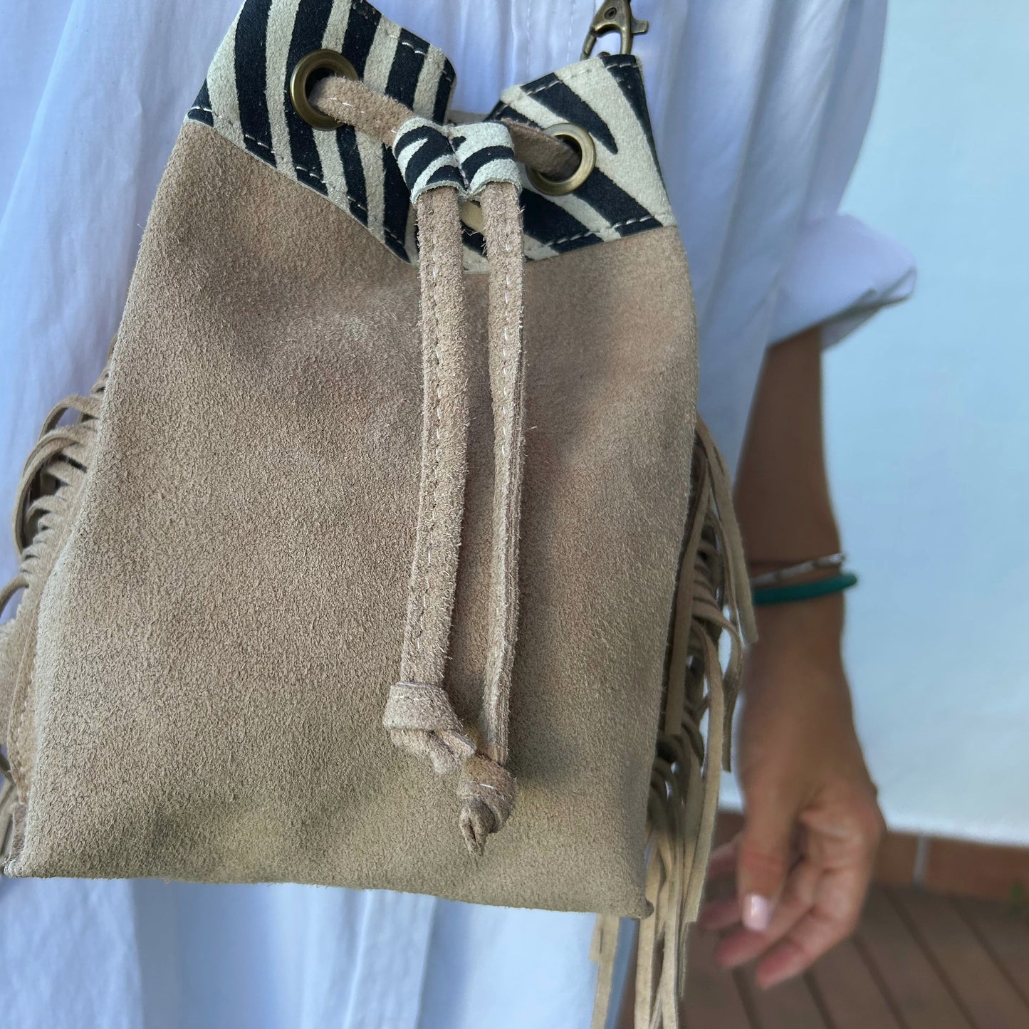 Bolso bombonera beige y cebra con flecos personalizado