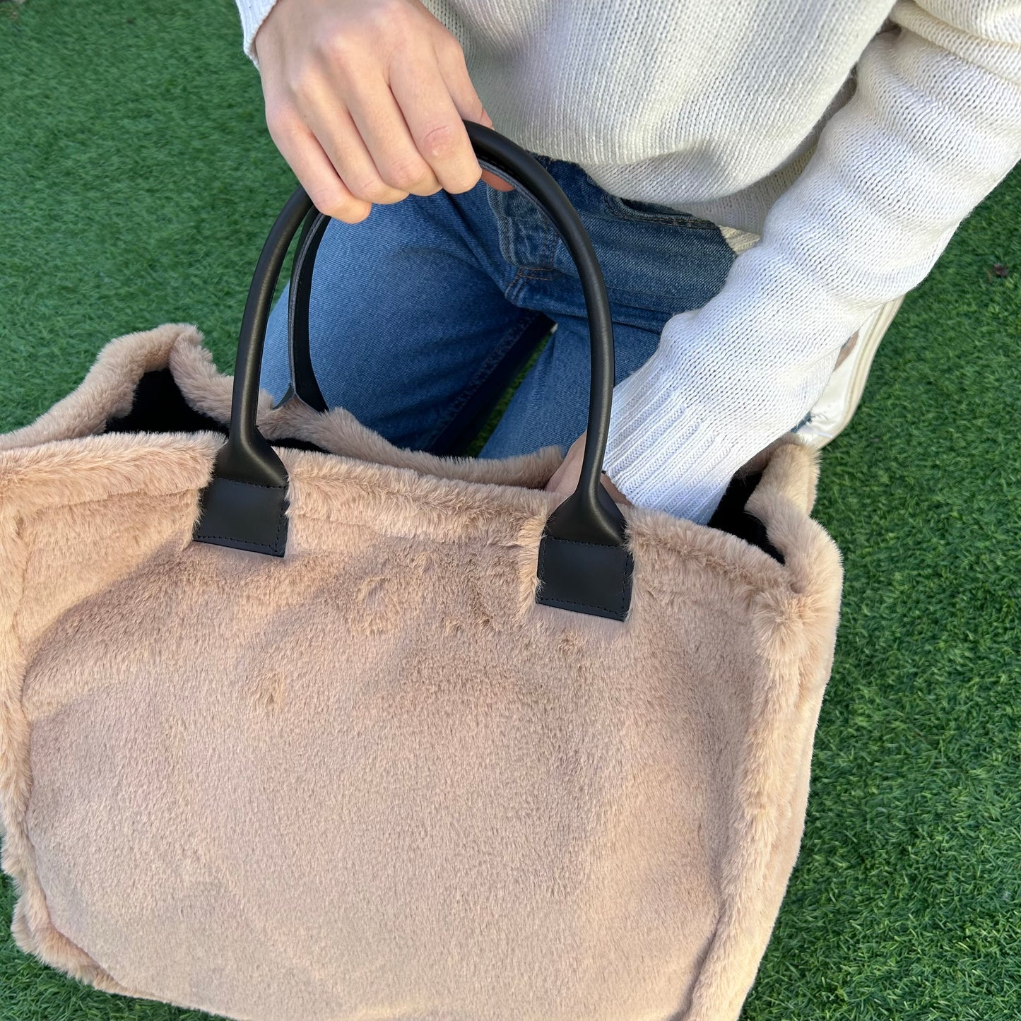 Bolso tote de pelo beige personalizado