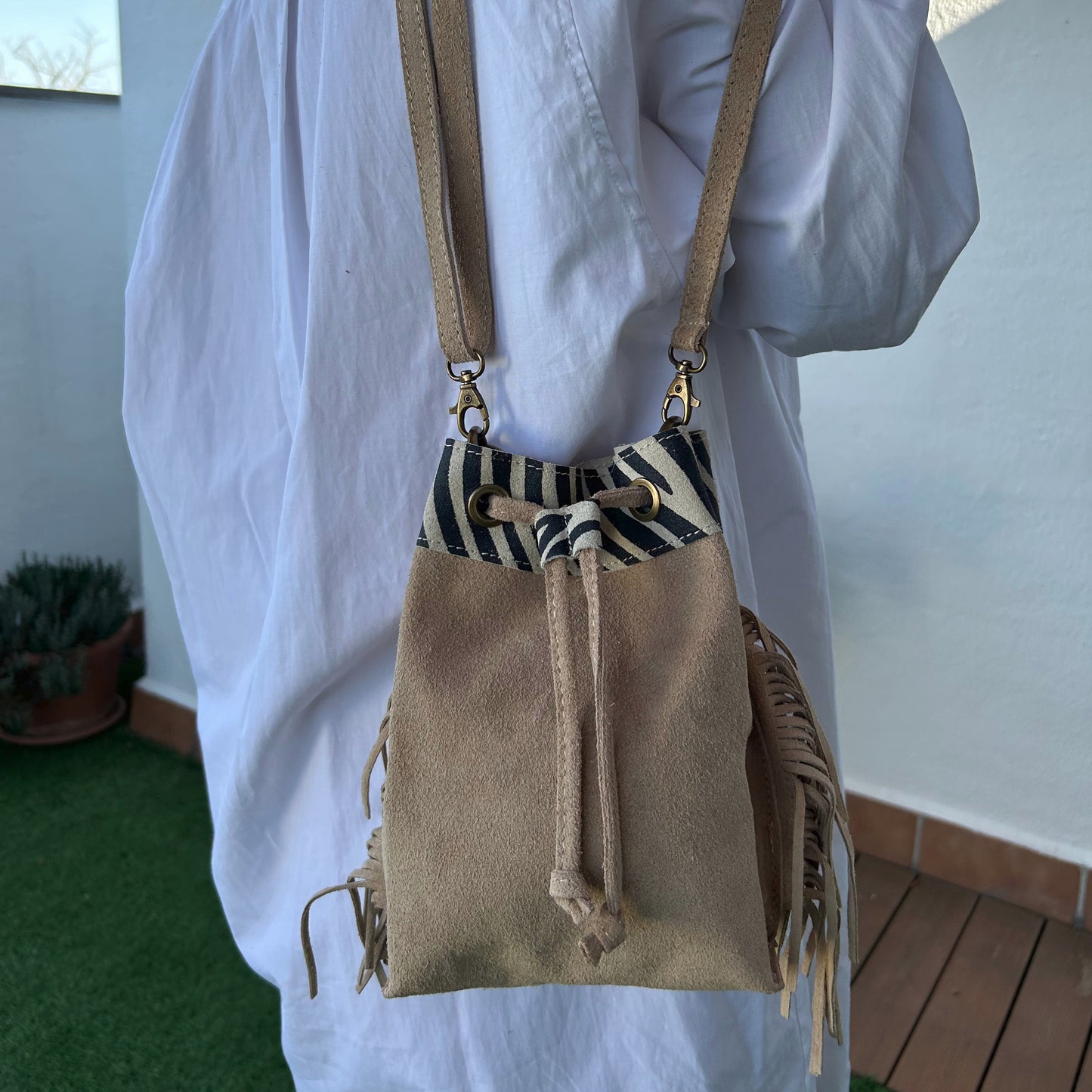 Bolso bombonera beige y cebra con flecos personalizado